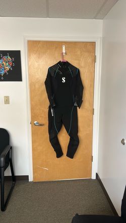 Wet suit