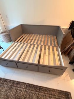 King or Twin Daybed with Drawers