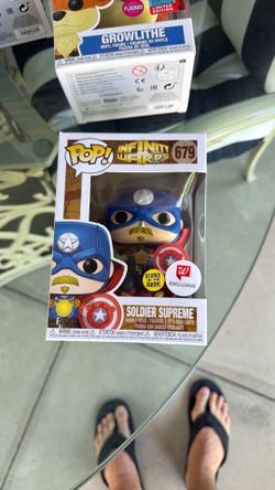 Funko Pop marvel infinity warps soldier supreme glow exclusive
