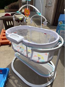 Fisher Price Soothing Motions Bassinet