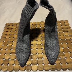 GRAY SPARKLY KNIT ANKLE BOOTS
