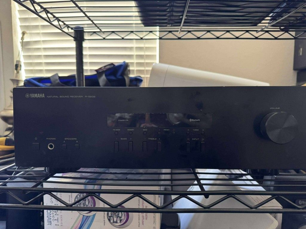 Yamaha R-S202 Sound Receiver with Cable and Remote