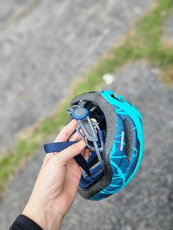 Helmet is a Giro Vasona MIPS, For women's & Men's