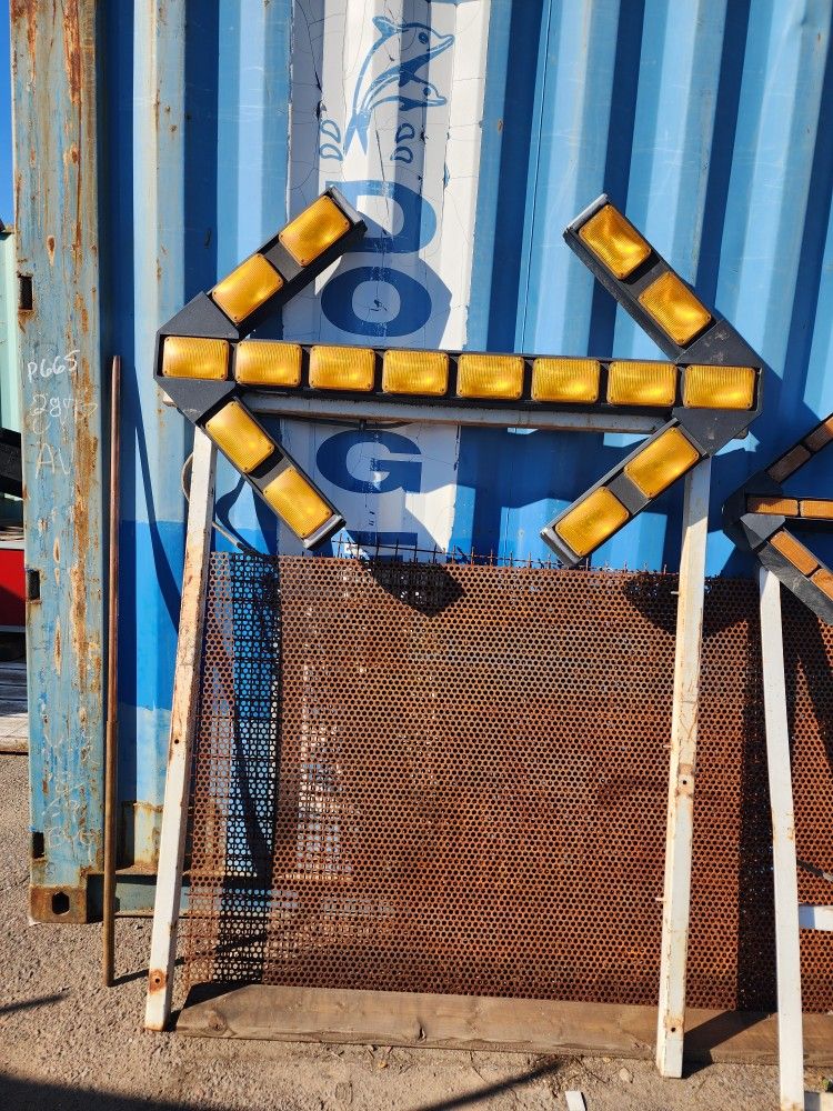 Arrow Traffic Directinal $350 Each O $ 500 For 2