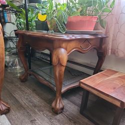 Médium Small Wooden Table