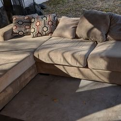 🛋️ Sectional Sofa w/ Chaise – Super Comfortable!