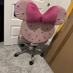 Minnie Mouse Vanity Chair