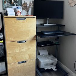 High desk with a high desk chair like brand new