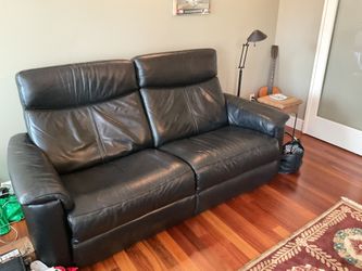 DANIA HIGH QUALITY ELECTRIC RECLINING SOFA 77 INCHES LONG.