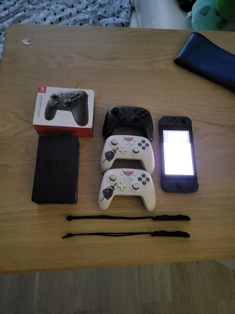 Nintendo Switch Moded W/ 10 Preloaded Switch Games And Hundreds Of Retro Games! OBO
