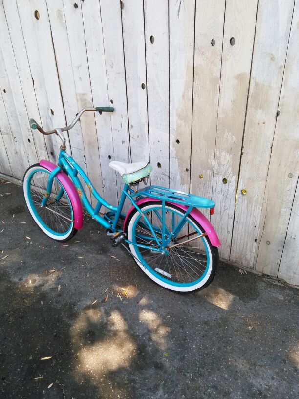 24" Girl's Schwinn Del Mar Beach Cruiser Excellent Condition -Light-blue frame, pink fenders girl's, bike, beach, cruisersize, 24 inch,