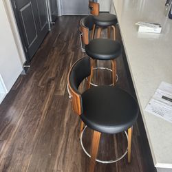 3 Kitchen Barstools 