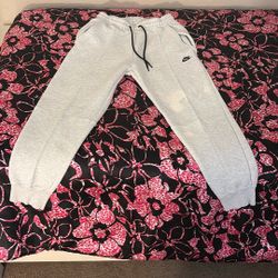 Nike Tech Sweets Women’s Medium $95