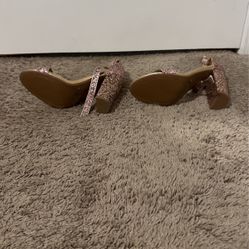 Women Heals Size 7 BRAND NEW 