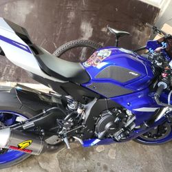 21 Yamaha R1. Kawasaki Ducati Suzuki Honda KTM 