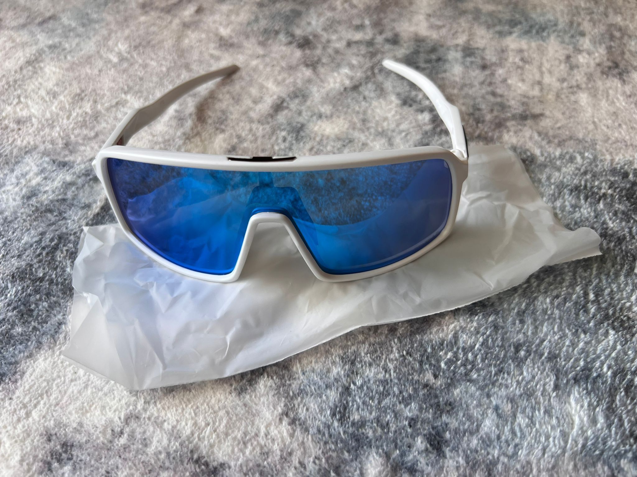 Oakley SUTRO Black White POLARIZED Galaxy Blue Iridium lens Sunglass 9406