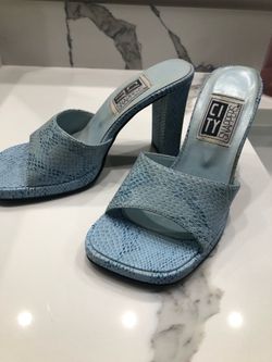 Blue shoe S5 ( light blue) heal