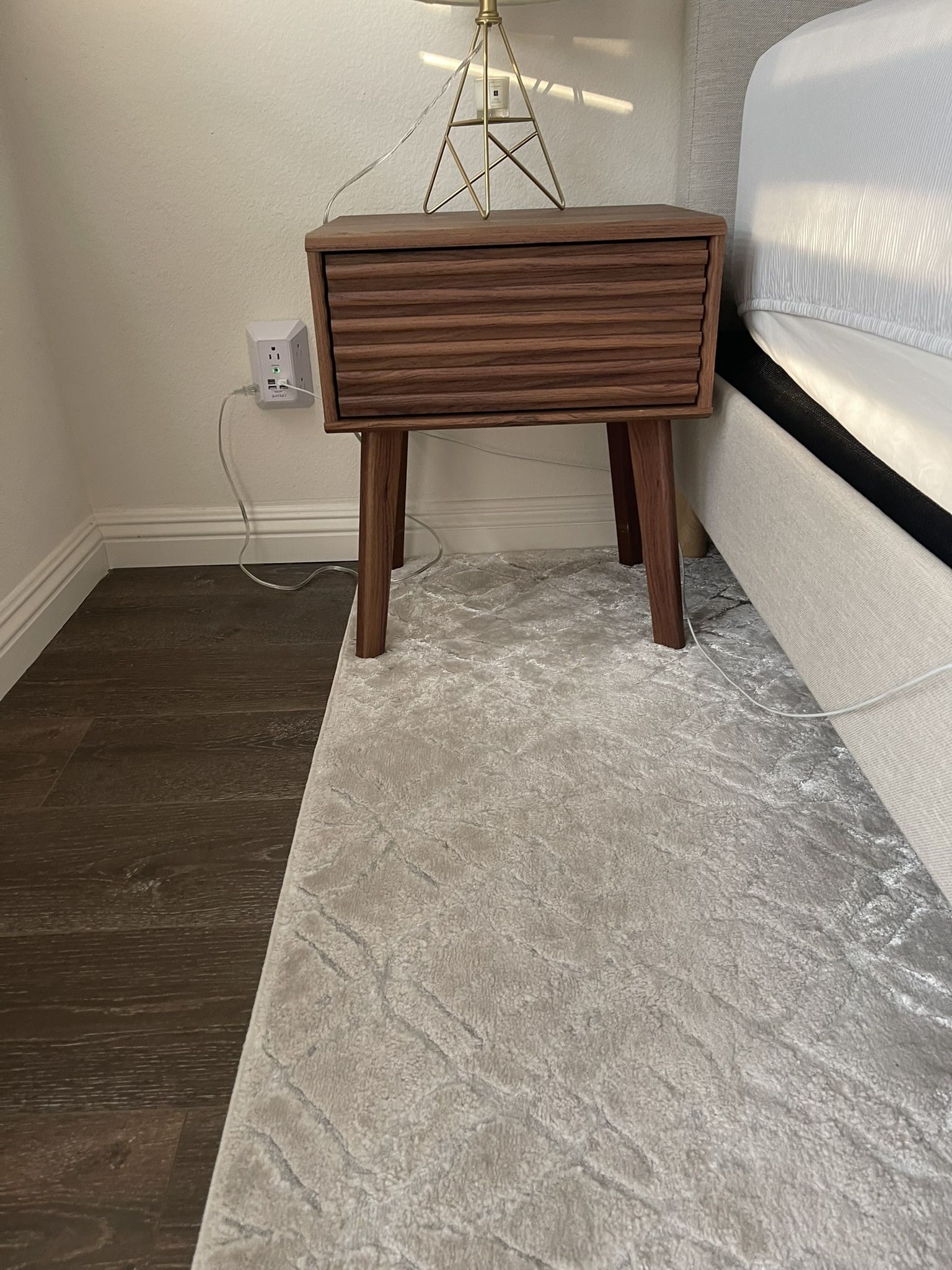Mid-Century Modern End Table or Nightstand in Walnut
