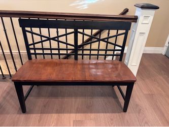 Cute Bench! Well built and sturdy. Located in Murray cash/Venmo. Venmo deposit to hold or fcfs.