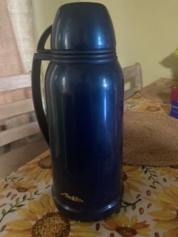 Aladdin vacuumed thermos with lid as cup
