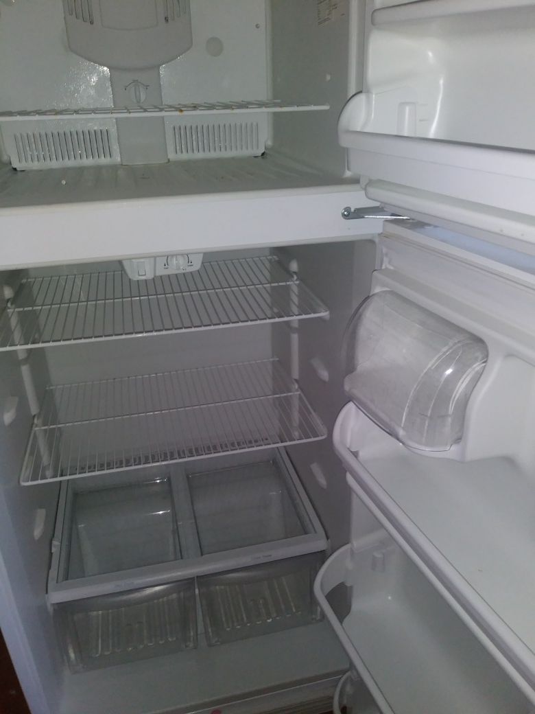 Frigidaire refrigerator top and bottom Frigidaire stove and dishwasher all three four five hundred excellent condition