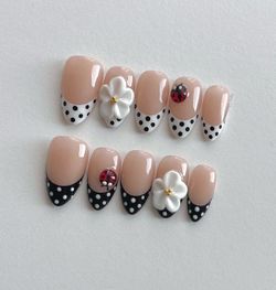 Custom press on nails!