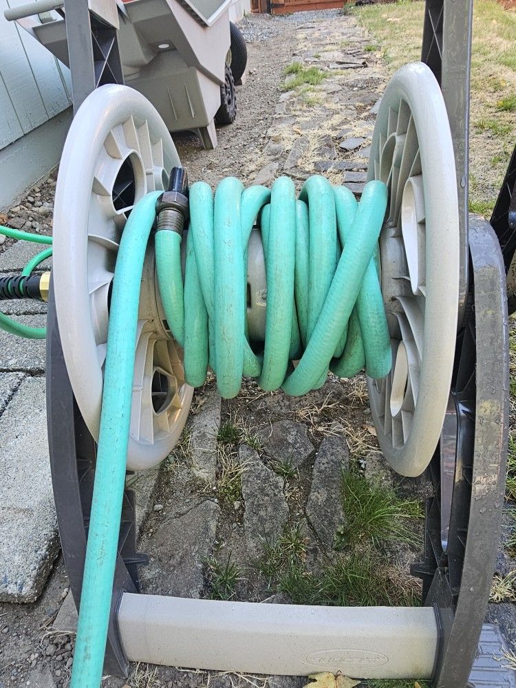 Suncast Hose Reel and 100 ft. Hose, Great Condition 