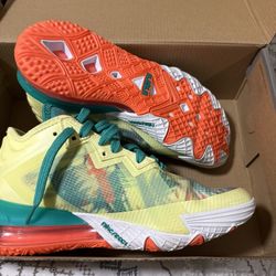 LEBRON XVIII LOW 6.5 MENS / 8 WOMEN