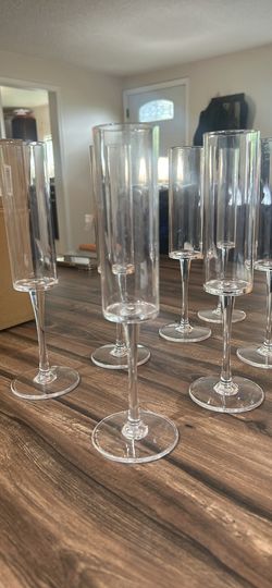 8 Champagne Flute Glasses (plastic)