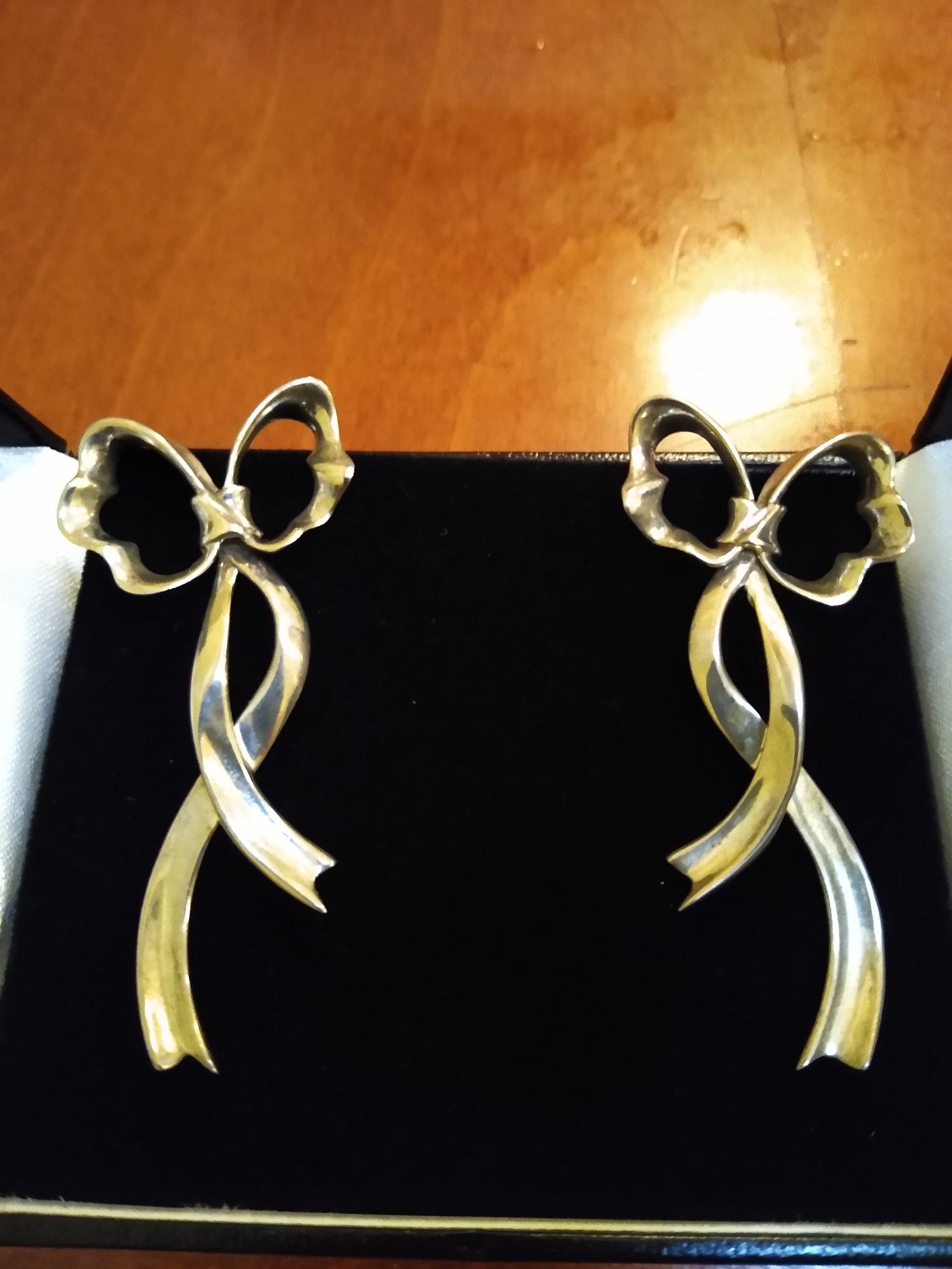 Authentic vintage Tiffany & Co. Ribbon earrings