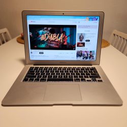 Apple MacBook Air 13.3" Laptop (2017) MQD32LL/A Intel Core i7 8GB Memory RAM, 128GB SSD -  Silver color, macOS Catalina version 10.15.7