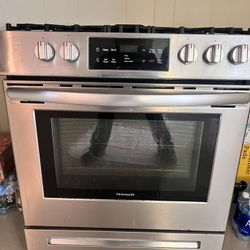 Frigidaire 30” Stainless Steel Slide-In Oven, Estufa de Gas