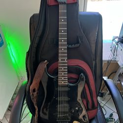 Mako Black Electric Guitar With Case 