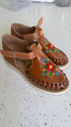 New Sandal for girl size 13