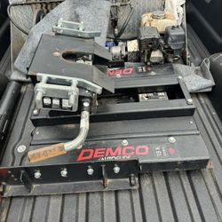 Demco Auto Slide Fifth Wheel Hitch 