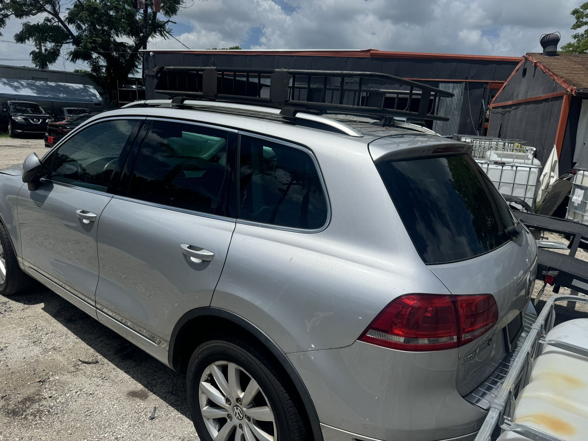 A lot of parts available! Volkswagen Touareg 2010-2015 (headlights, body parts, engine, trim)