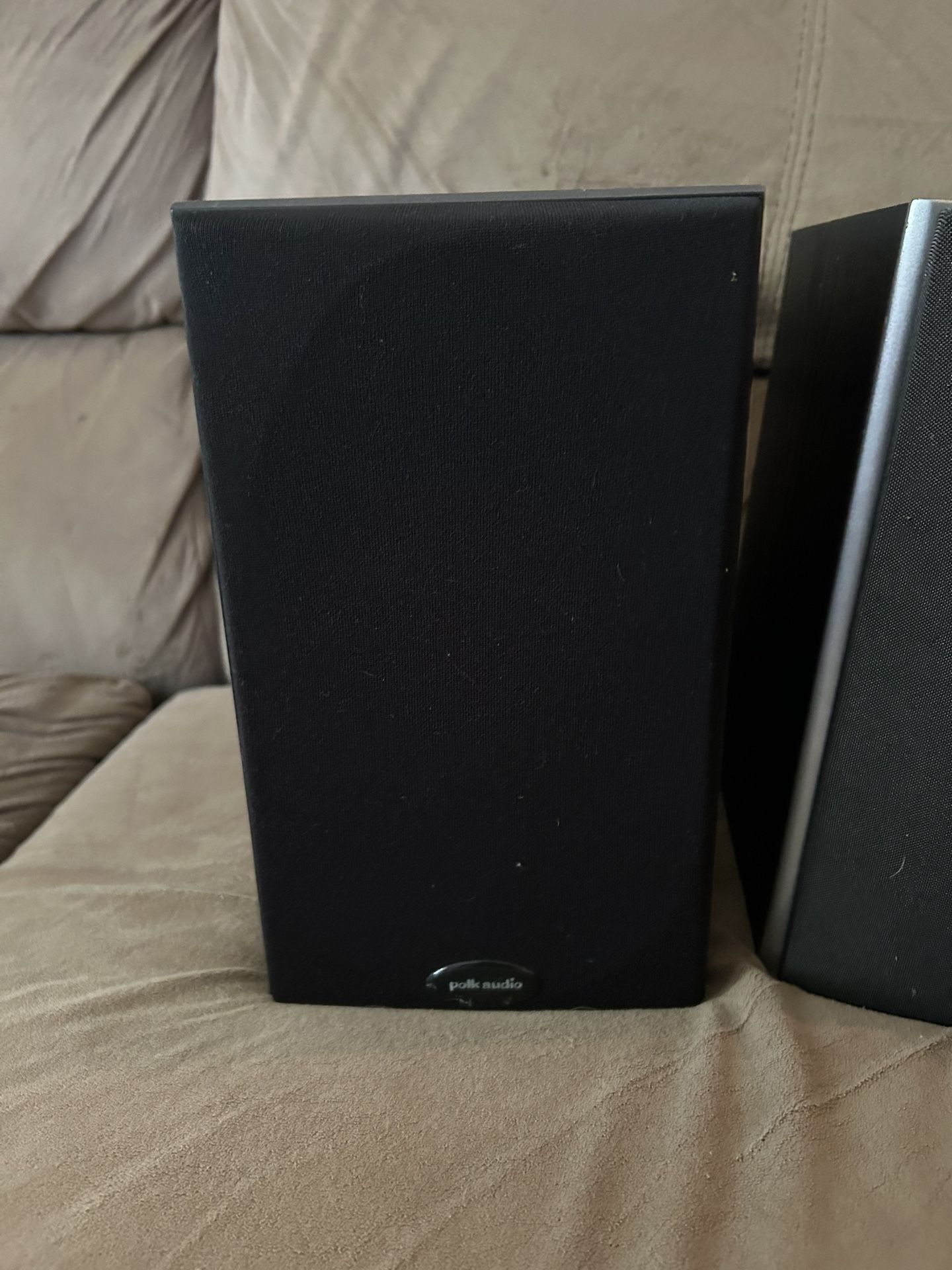 Polk Audio T15 bookshelf speaker