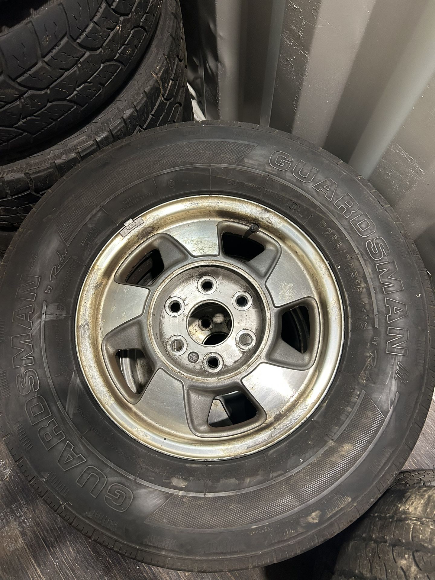 6 Lug Chevy 16 Inch Rims for Sale in Derby, CT - OfferUp