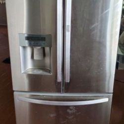 Kenmore Refrigerator For Sale Needs Gas Or To Be Fixed