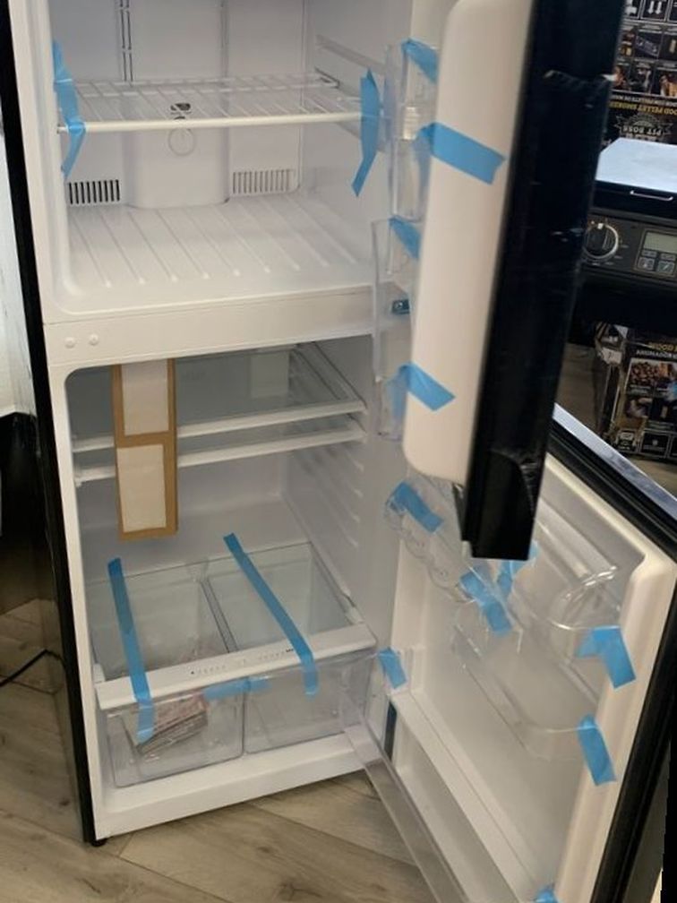 MAGIC CHEF REFRIGERATOR VA2N8