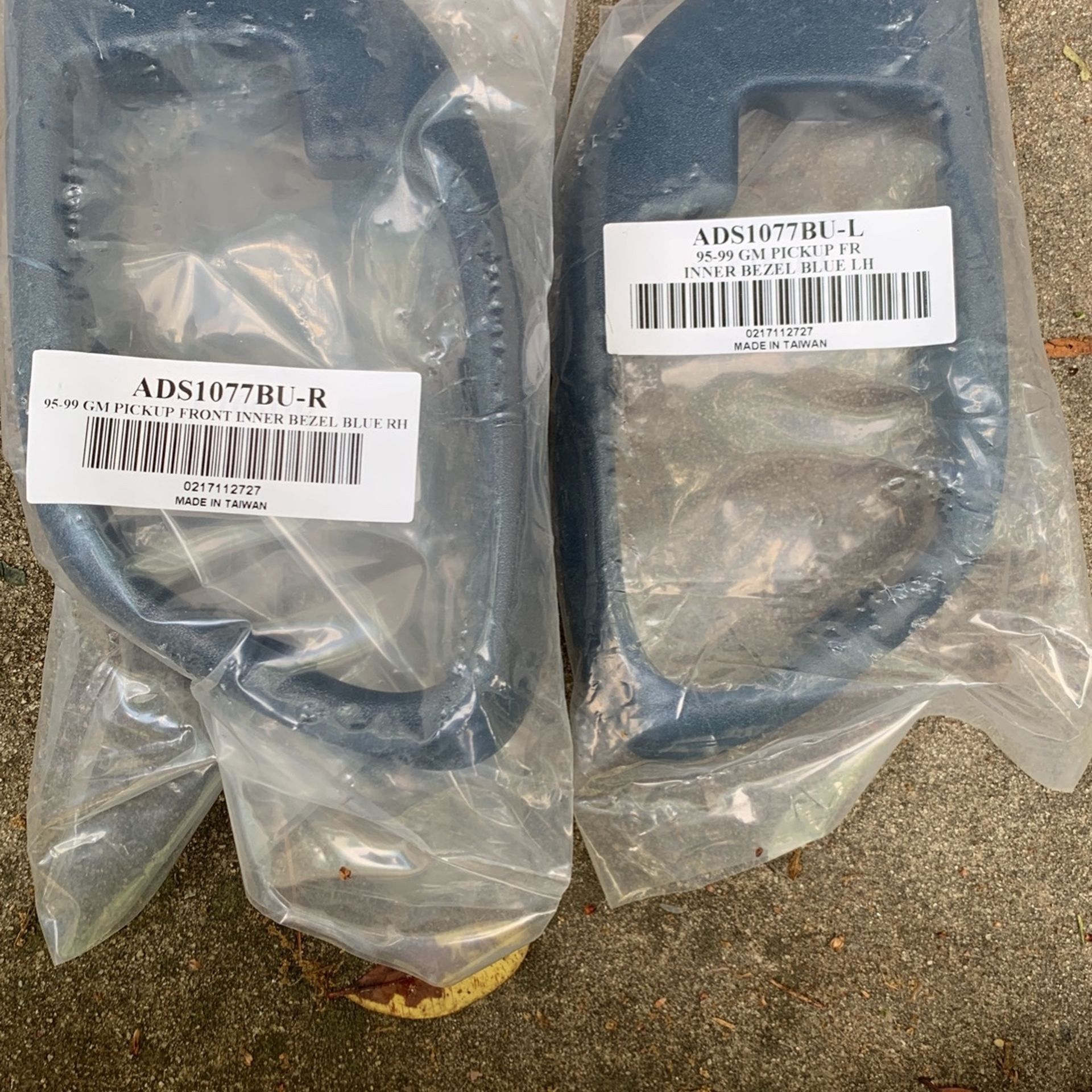 GM Pick Up Front Inner Bezel Blue Left And Right