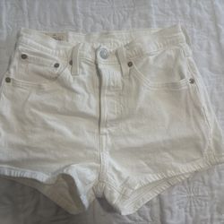 White Levi’s Shorts