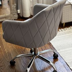 Grey Cushioned Desk Chair 
