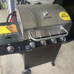 New Charbroil 4-Burner Grill