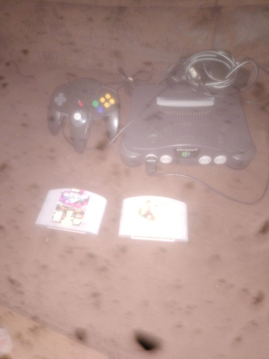 Nintendo 64 W/Controller & 2 Games