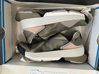 Nike Go Flyease - New Size 9 Women