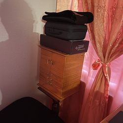 Jewelry cabinet
