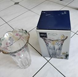 Mikasa 10" Crystal Vase
