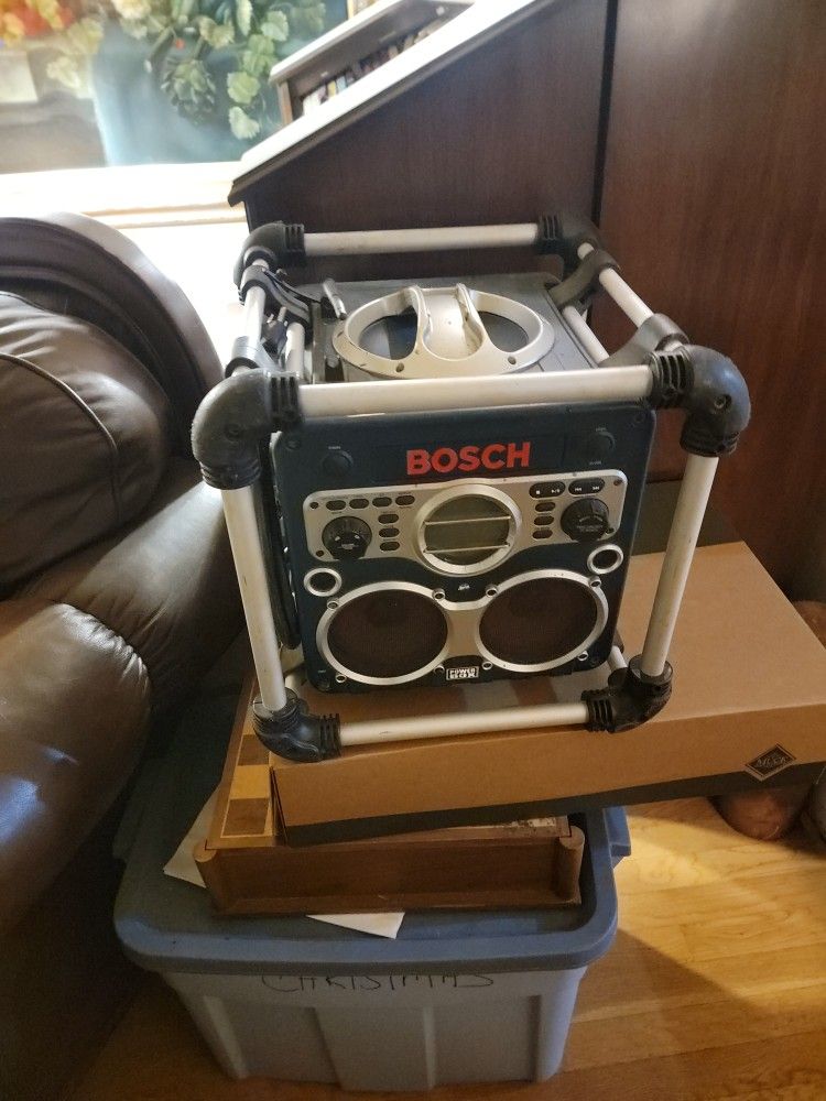 Bosch Jobsite Radio Cd Player 18v Charger Power Box