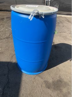 55 gallons plastic w/ removable lids